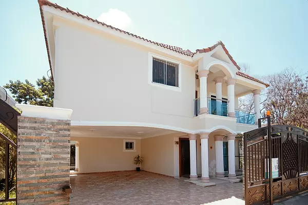 casas - Casa 2 niveles en Santiago de los Caballeros en Villa María
 6