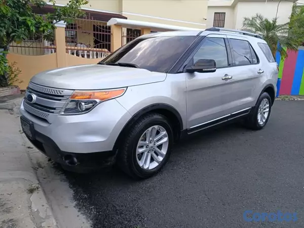 jeepetas y camionetas - Ford Explorer 2014 XLT – 3 Filas, asientos en piel 2