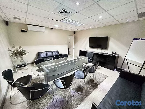 oficinas y locales comerciales - OFICINA 130 MTS EN LA ROMULO EXCELENTE UBICACIÓN PLAZA CONCURRIDA IDEAL ACCESO 4