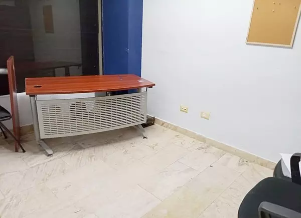 oficinas y locales comerciales - Local céntrico en los Prados 5