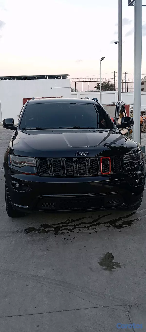 jeepetas y camionetas - JEEP GRAND CHEROKEE FULL. PANORÁMICA AÑO 2018 LIMITED 4X4.

-  4