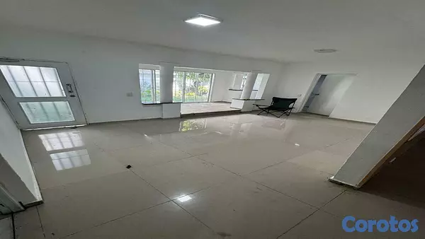 oficinas y locales comerciales - Local en el Millon de 120m2 mas 40 de patio 6
