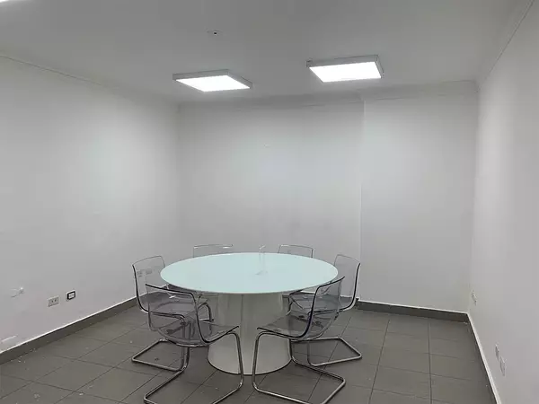 oficinas y locales comerciales - Local en la Esperilla  80 m 4