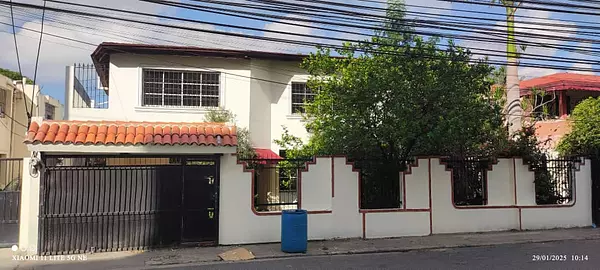casas - Vendo casa en El Pedregal, Av. Independencia  3