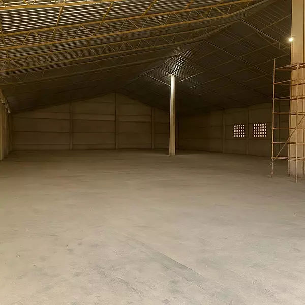 oficinas y locales comerciales - Alquilo Nave 800 Mts en Av. Independencia 4