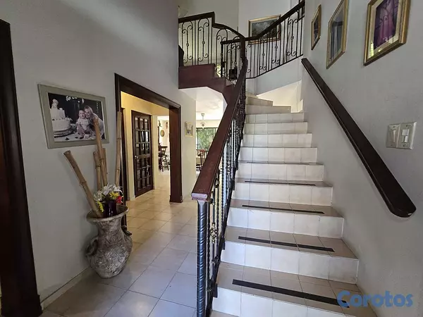 casas - 🏡 Casa Familiar Amueblada en Venta – Urbanización  4