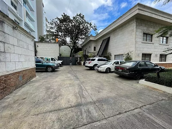 oficinas y locales comerciales - Amplio local esquinero 3