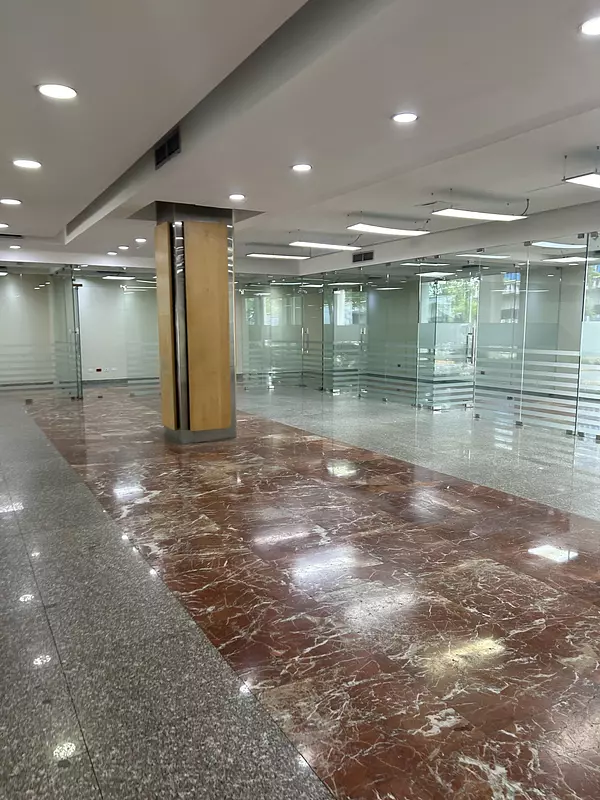 oficinas y locales comerciales - Edificio corporativo alquiler en Naco 5