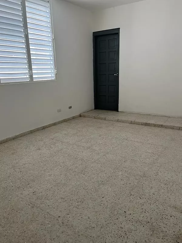 oficinas y locales comerciales - Alquilo local 3 Niveles 373 mts en La Feria 3