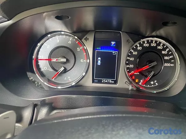 jeepetas y camionetas - Toyota hilux GR 2025 10