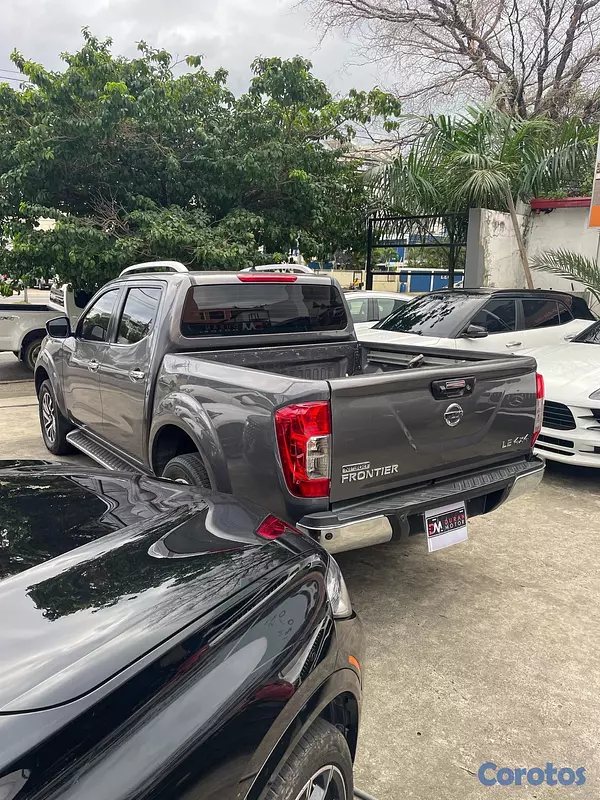 jeepetas y camionetas - Nissan Frontier LE 4x4 2018 6