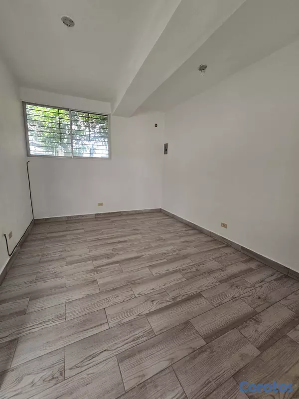oficinas y locales comerciales - Locales de 12 m2 Segundo Nivel en Los Restauradore 6