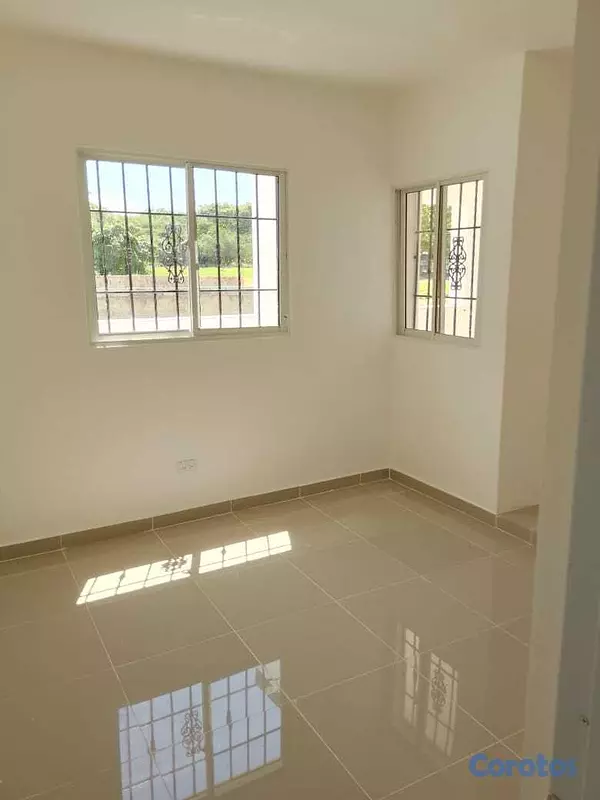 casas - Hermosa y cómoda casa en solar de 300m2, patio y t 16