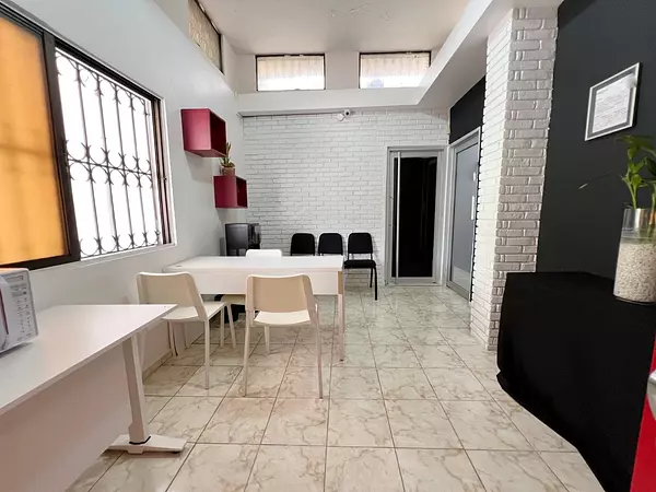 oficinas y locales comerciales - Propiedad comercial en los Prados 9
