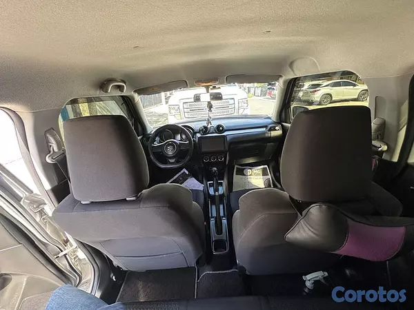 carros - SUZUKI SWIFT 2017 muy nueva RD$685,000 negociable  4