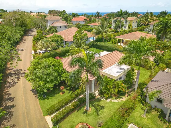 casas vacacionales y villas - Villa de 3 Habitaciones Amueblada en Sosua  4