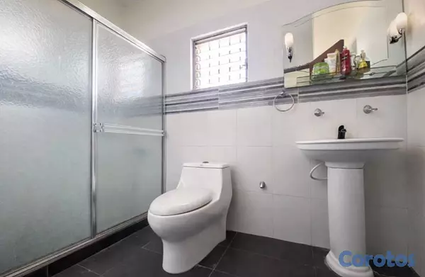 casas - Casa en Venta de Dos Niveles en Miramar 3