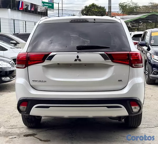 jeepetas y camionetas - Mitsubishi Outlander SEL 2019  
 6