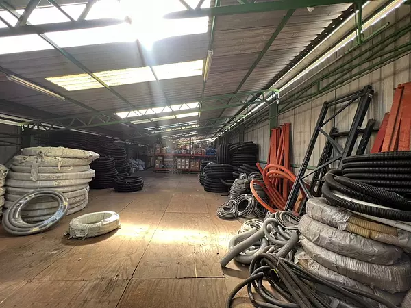 oficinas y locales comerciales - Alquiler de Nave comercial en ensanche la Fe 3