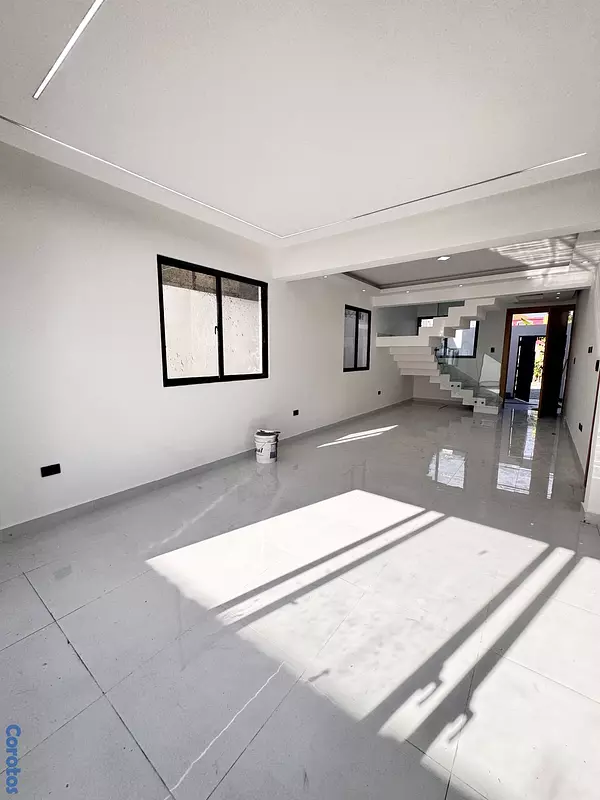 casas - venta de casa de lujo  con piscina en la autopista de San isidro con 3 niveles  5