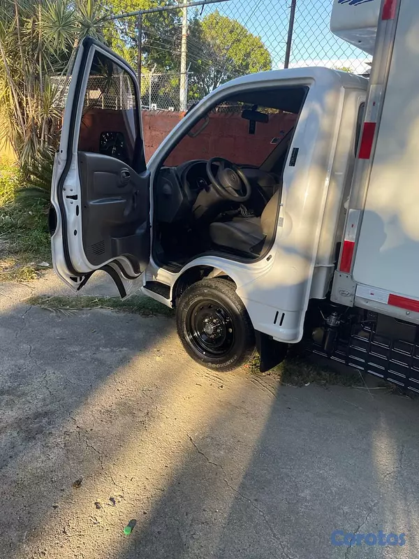 camiones y vehiculos pesados - Hyundai H100 2023 | Como Nuevo | Un solo dueño | 4 8