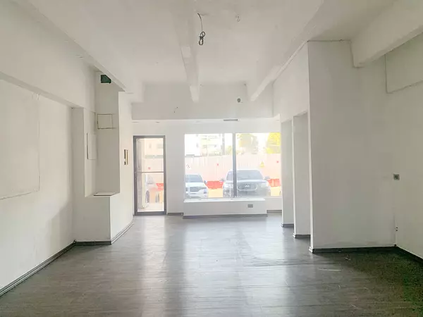 oficinas y locales comerciales - Local primer nivel céntrico  2