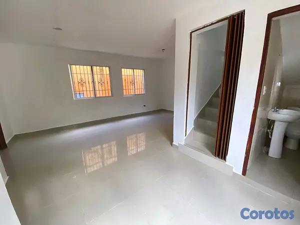 casas - Alquilo casa 2 niveles en autopista san Isidro, al lado de la Sirena  8
