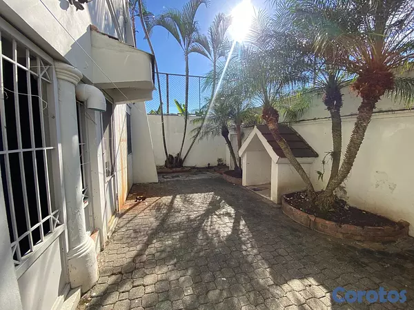casas - casa Casicasgos de tres habitaciones con fardim
 6