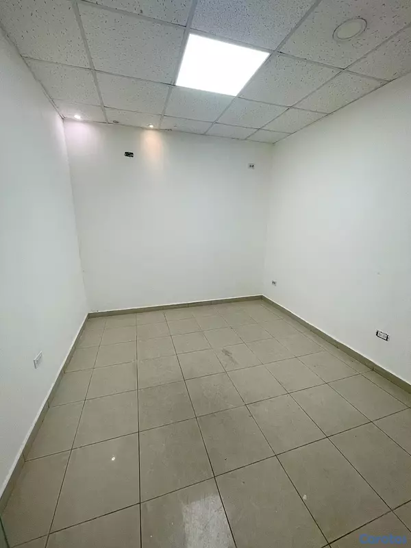 oficinas y locales comerciales - Alquiler local en primer nivel 7
