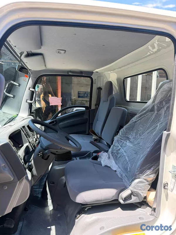 camiones y vehiculos pesados - Isuzu NPR 2027  7
