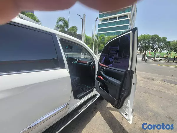 jeepetas y camionetas - LEXUS LX570 2014 BLANCA 2
