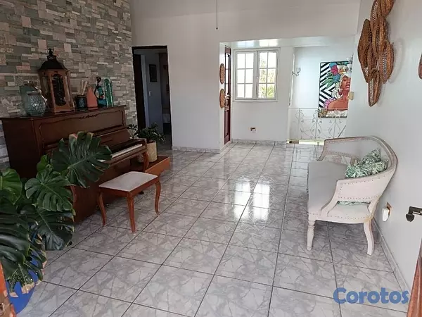 casas - vendo increíble casa altos De Arroyo hondo 3 con tres habitaciones 4 parqueos  8