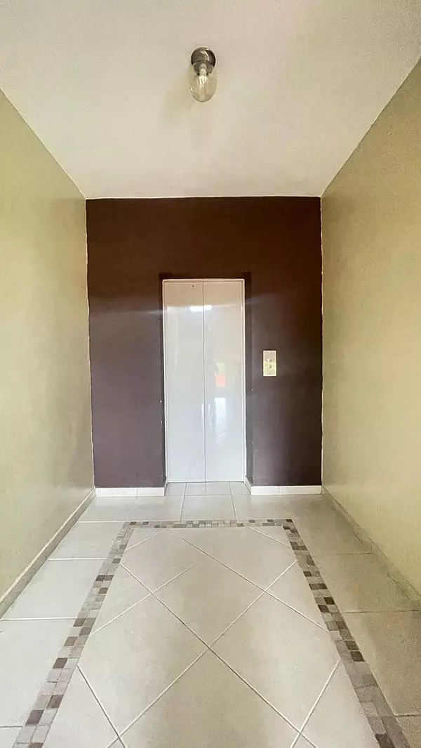 apartamentos - SE VENDE APARTAMENTO UNIVERSITARIA. 180mst. 3hab.  2parqueos
USD$ 230,000 5