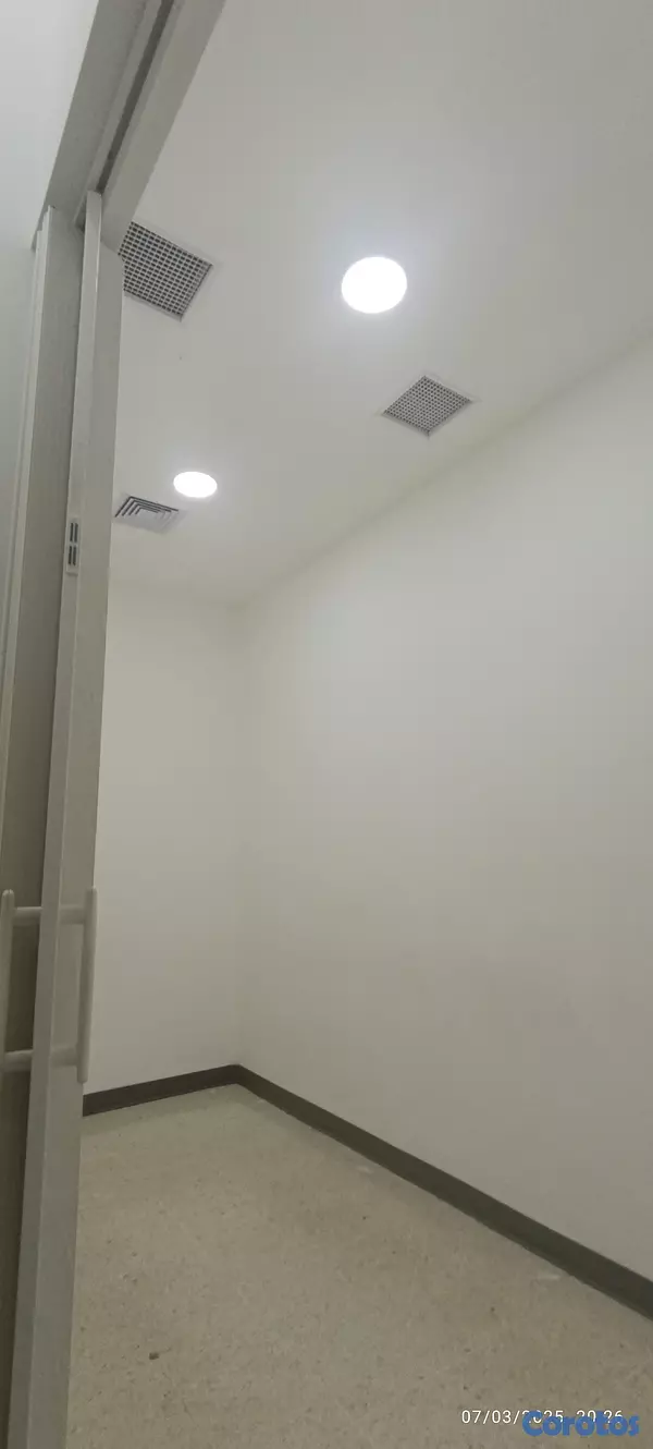 oficinas y locales comerciales - Local amplio ideal bar, estética centro llamadas, puedes quitar las divisiones  6