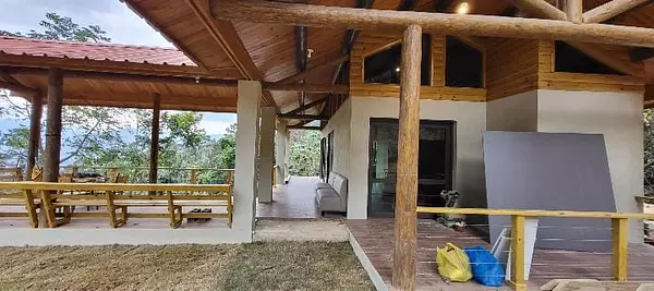 casas vacacionales y villas - Exclusiva Villa en Construcción con Vista a la Ciudad de Jarabacoa 2