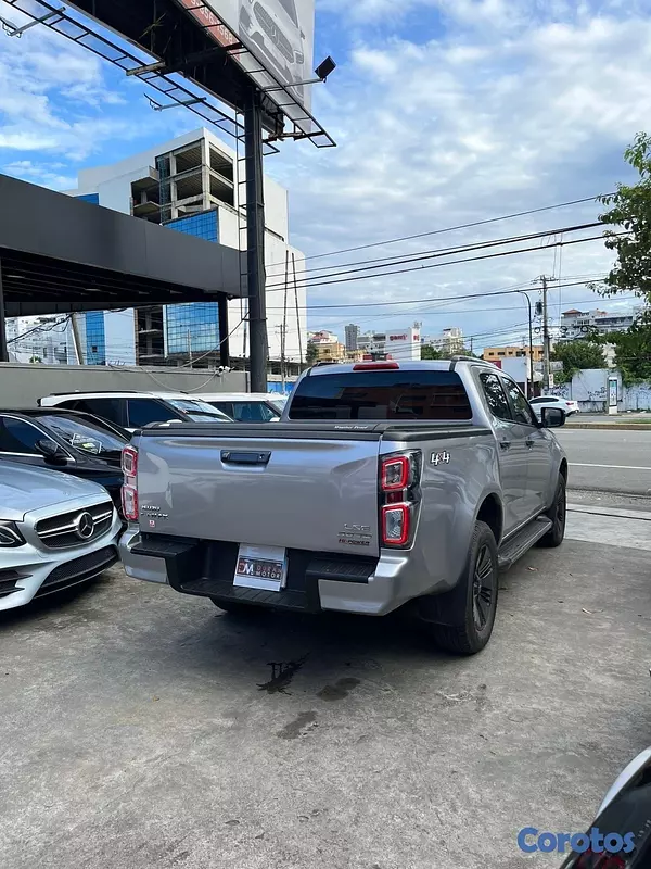 jeepetas y camionetas - Isuzu Dmax LSE 2022
 6