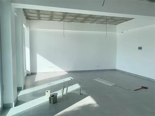 oficinas y locales comerciales - Locales nuevos en los prados  3