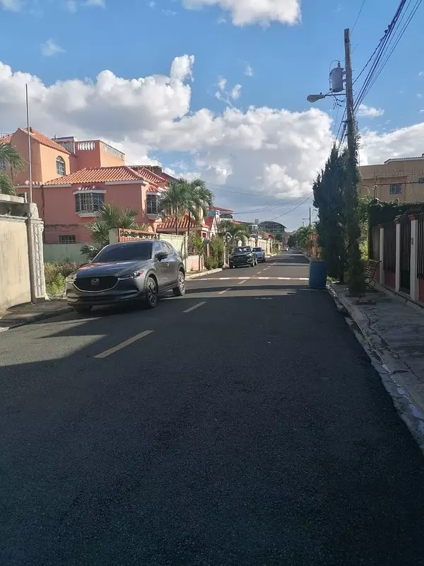 casas - Se vende casa en San Isidro residencial cerrado cerca del supermercado Bravo 1