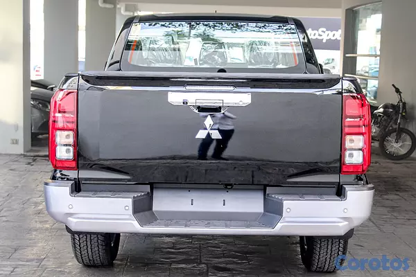 jeepetas y camionetas - Mitsubishi Motors L 200 6