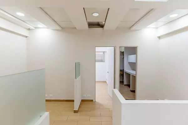 oficinas y locales comerciales - Local en bella vista  5
