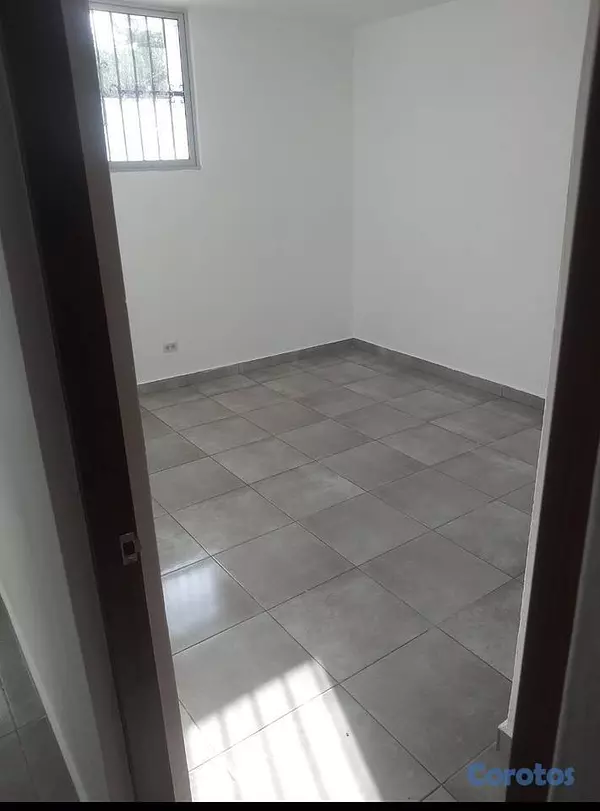 casas - Casa de 6 habitaciones en venta cerca a la Av Inde 2