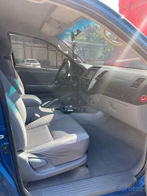 jeepetas y camionetas - Toyota hilux 2010 6