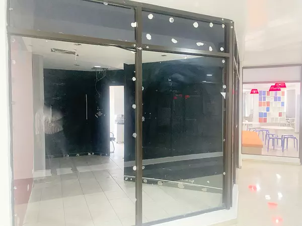 oficinas y locales comerciales - Local en Piantini 3