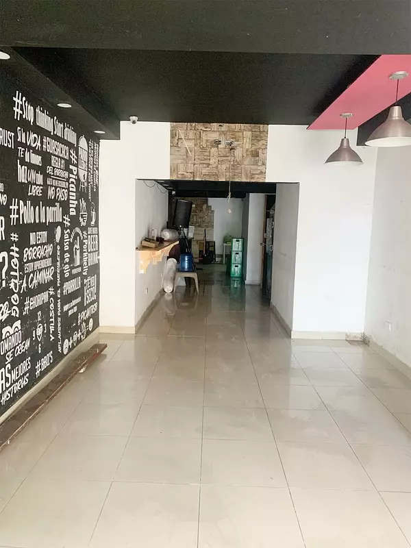 oficinas y locales comerciales - Local en primer nivel con terraza   6