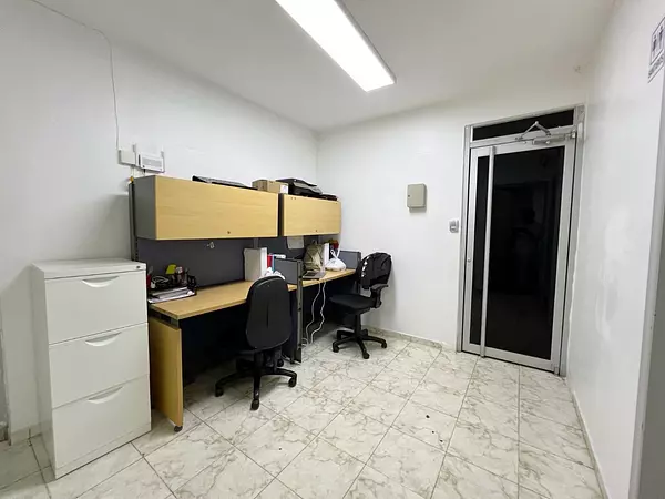 oficinas y locales comerciales - Propiedad comercial en los Prados 8