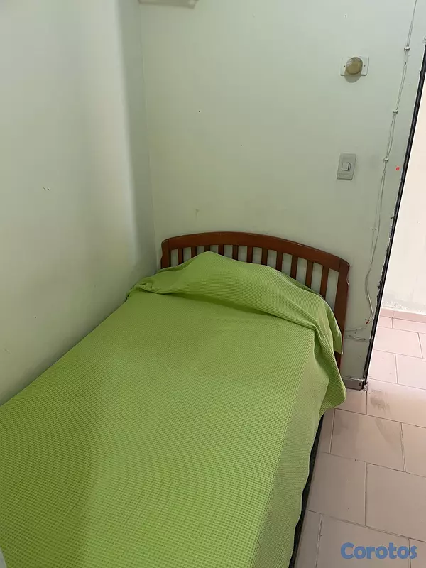 apartamentos - Habitación independiente. Entrada privada. Solo sexo masculino 3