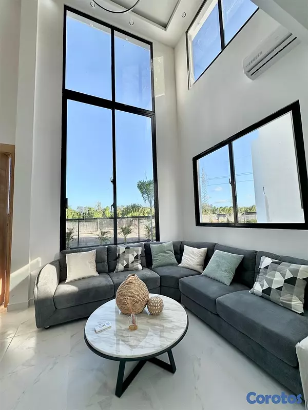 casas vacacionales y villas - Venta de Villa con piscina en punta cana reserva con 3000 dólares zona turística 4