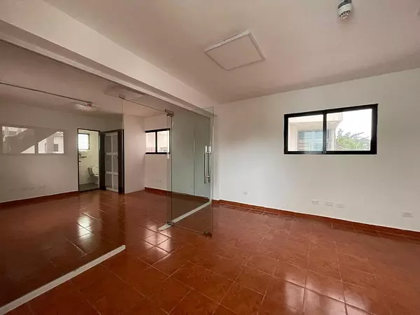 oficinas y locales comerciales - Edifcio con 14 oficinas Ubicado en Gazcue 6
