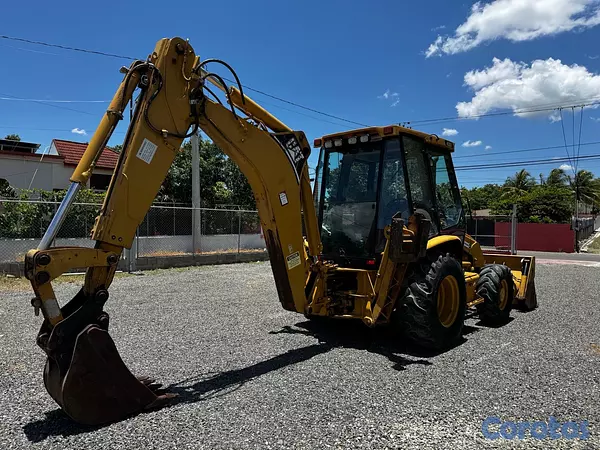camiones y vehiculos pesados - Caterpillar 420D 2001 solo 5,900 horas  ✅ la más nueva del mercado  3