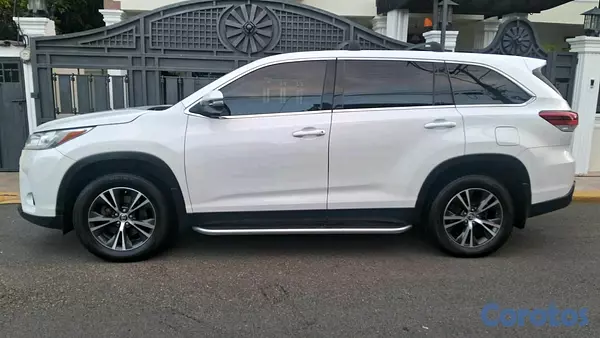 jeepetas y camionetas - Toyota higlander le 2019 2